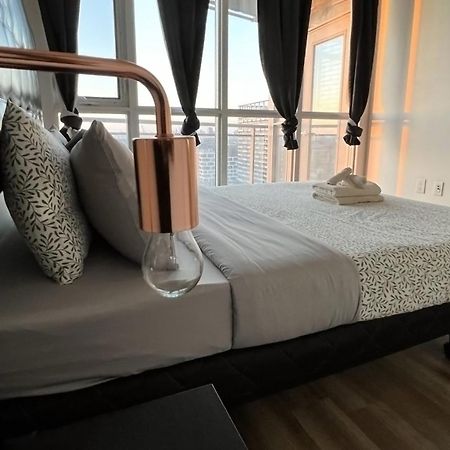 Stunning Luxurious Lakeview Condo By Cn Tower Toronto Zewnętrze zdjęcie