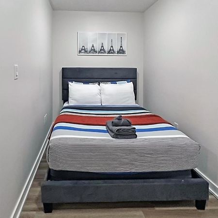 Stunning Luxurious Lakeview Condo By Cn Tower Toronto Zewnętrze zdjęcie