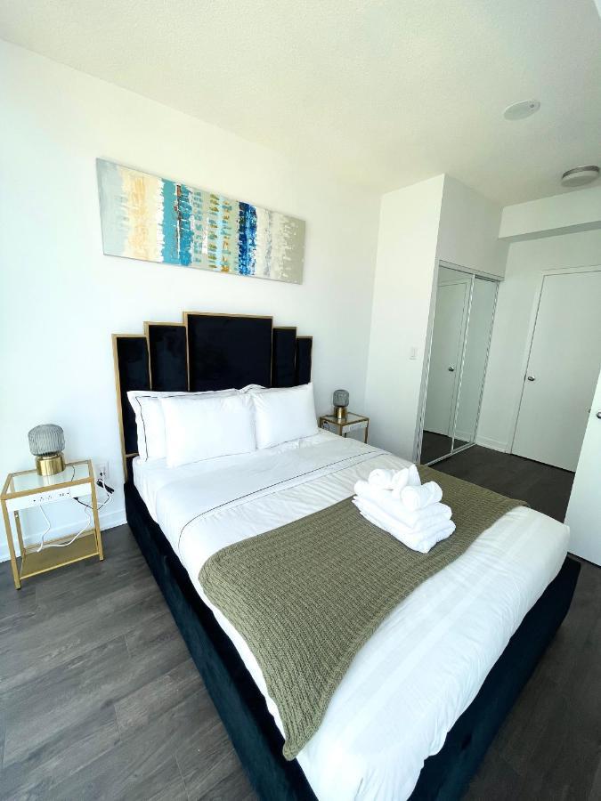 Stunning Luxurious Lakeview Condo By Cn Tower Toronto Zewnętrze zdjęcie