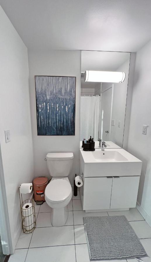 Stunning Luxurious Lakeview Condo By Cn Tower Toronto Zewnętrze zdjęcie