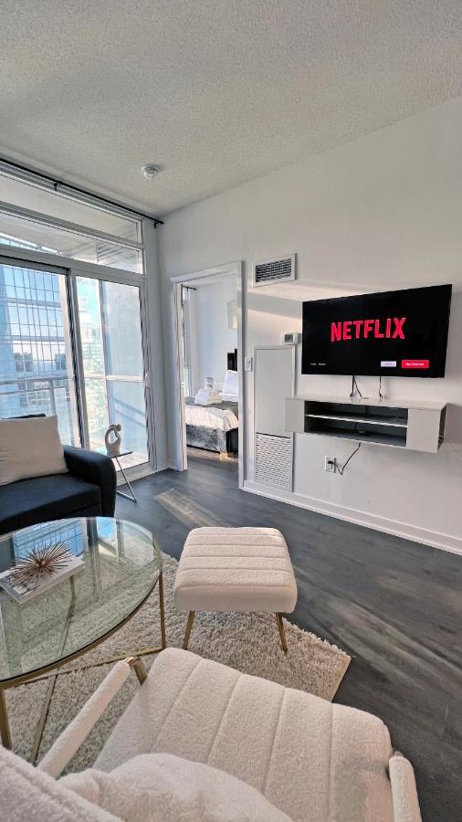 Stunning Luxurious Lakeview Condo By Cn Tower Toronto Zewnętrze zdjęcie