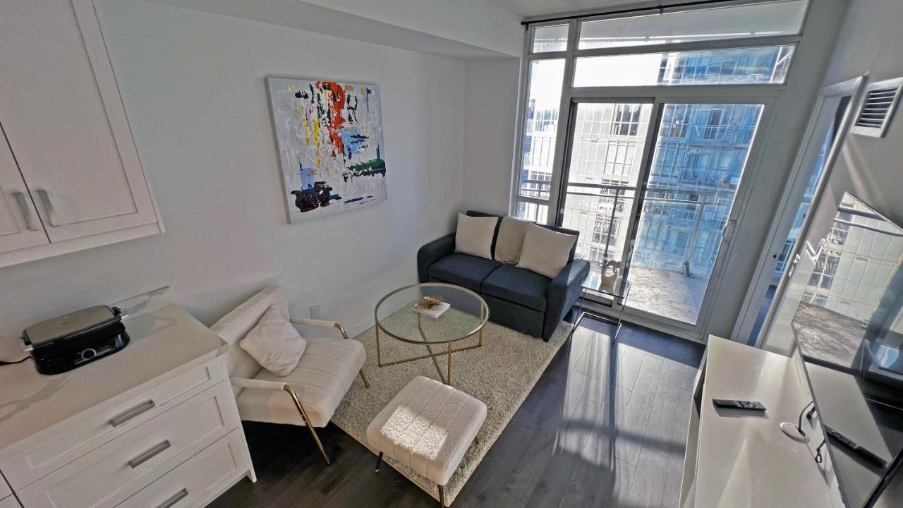 Stunning Luxurious Lakeview Condo By Cn Tower Toronto Zewnętrze zdjęcie