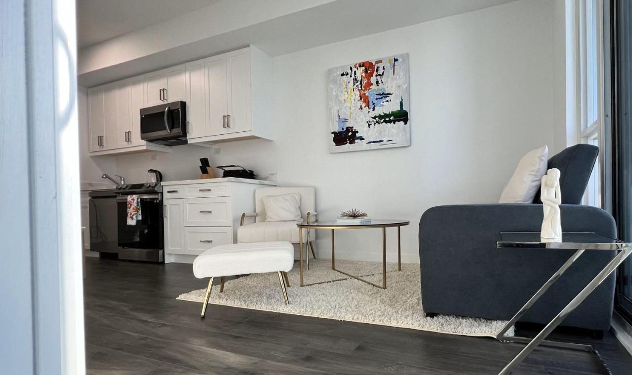 Stunning Luxurious Lakeview Condo By Cn Tower Toronto Zewnętrze zdjęcie