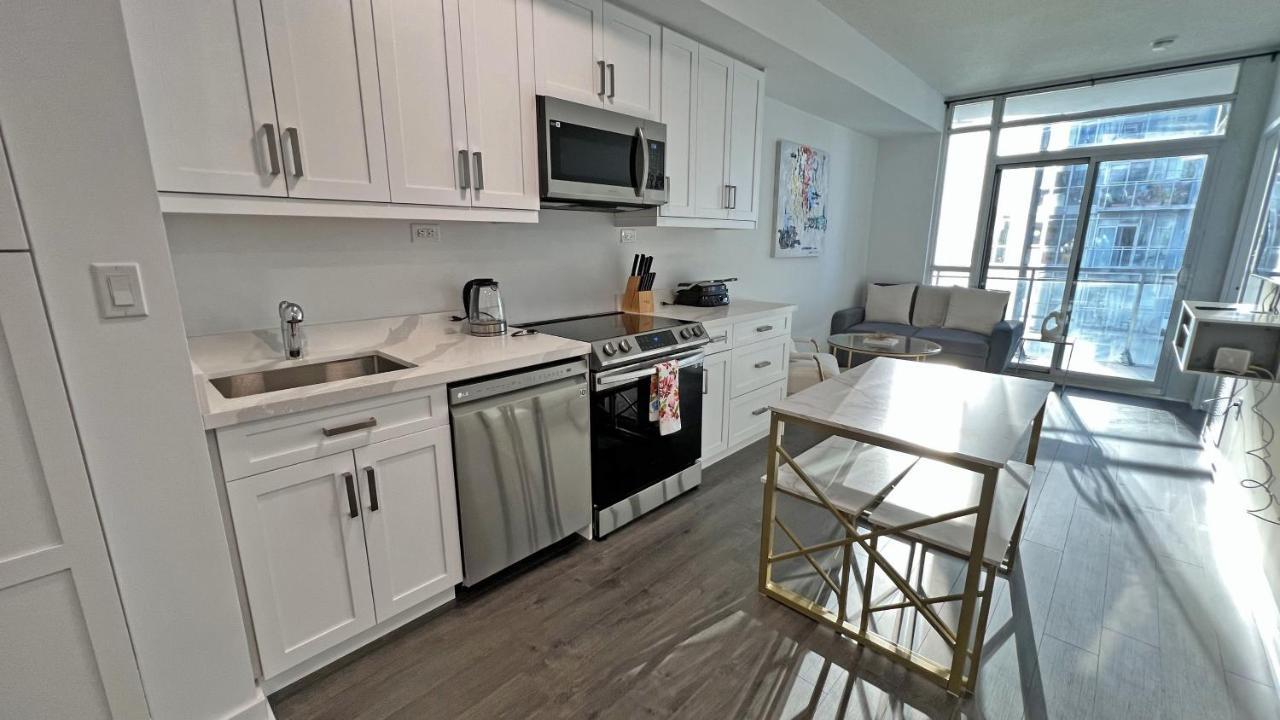 Stunning Luxurious Lakeview Condo By Cn Tower Toronto Zewnętrze zdjęcie