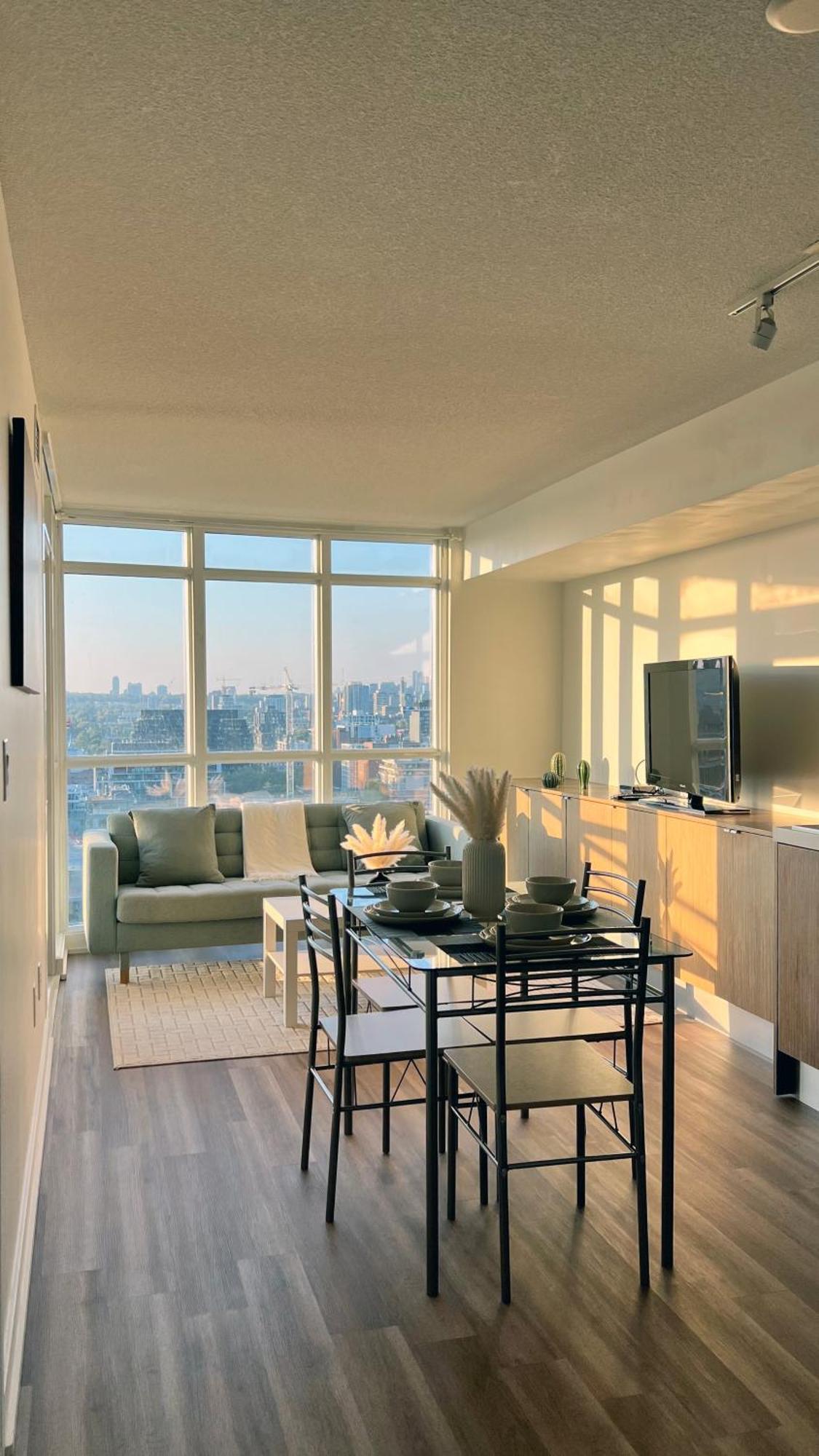 Stunning Luxurious Lakeview Condo By Cn Tower Toronto Zewnętrze zdjęcie