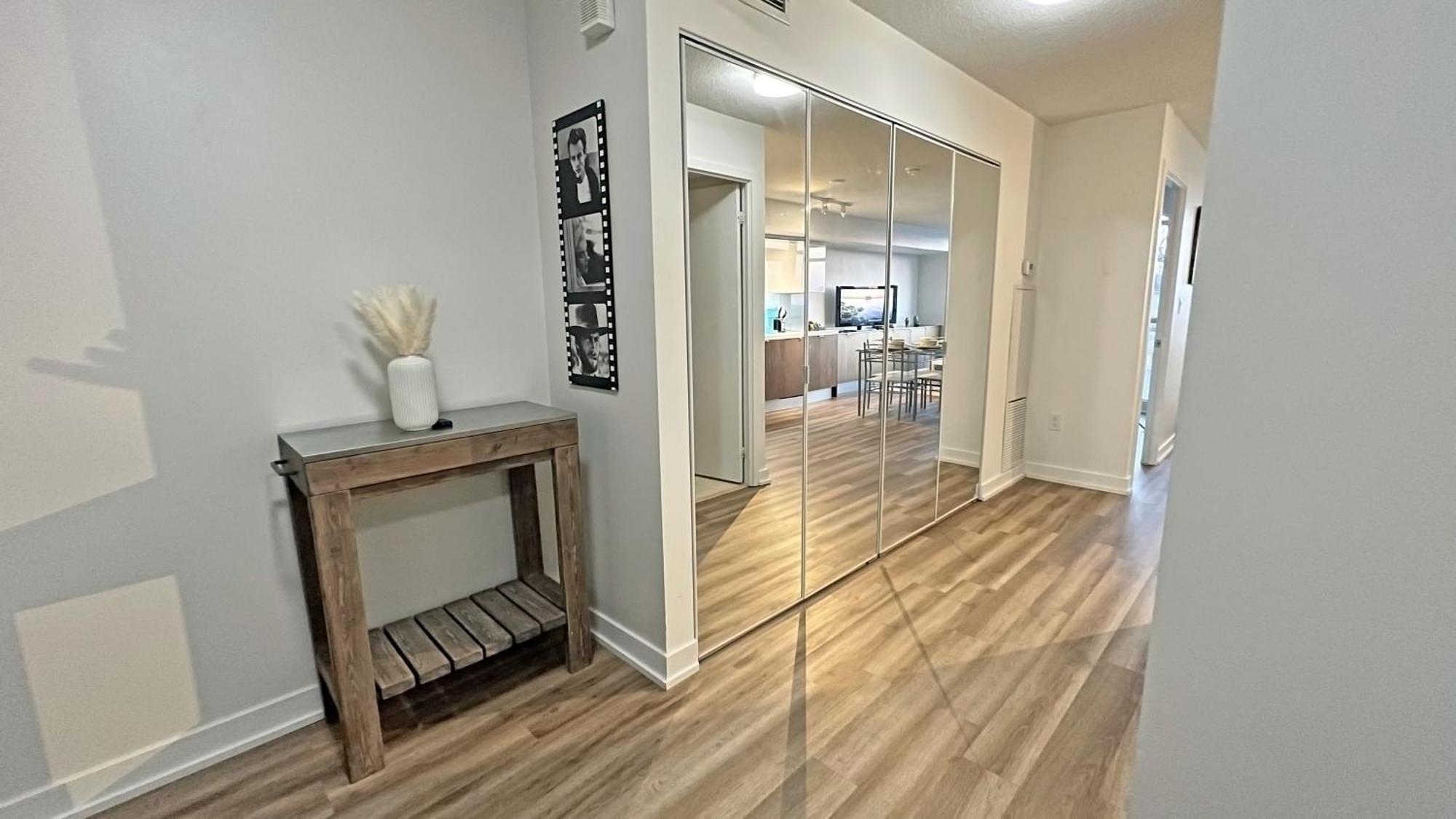 Stunning Luxurious Lakeview Condo By Cn Tower Toronto Zewnętrze zdjęcie