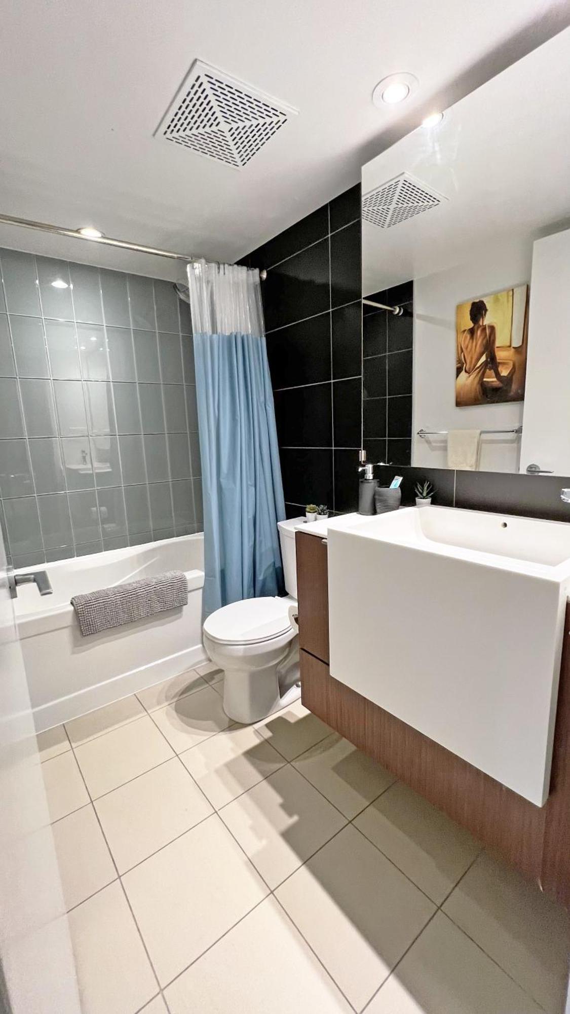 Stunning Luxurious Lakeview Condo By Cn Tower Toronto Zewnętrze zdjęcie