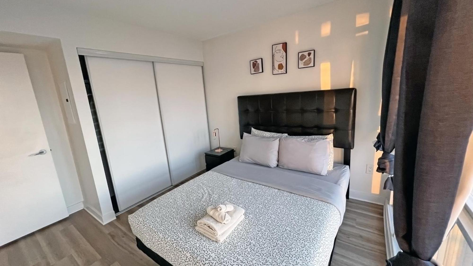 Stunning Luxurious Lakeview Condo By Cn Tower Toronto Zewnętrze zdjęcie