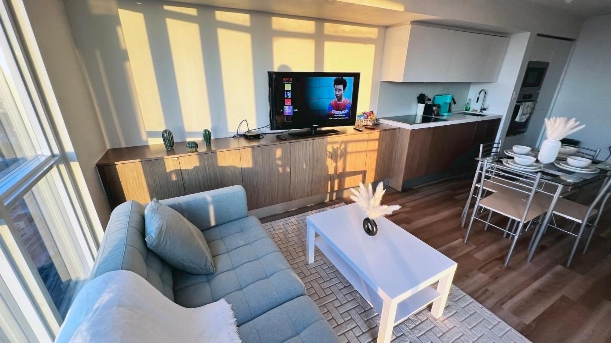 Stunning Luxurious Lakeview Condo By Cn Tower Toronto Zewnętrze zdjęcie