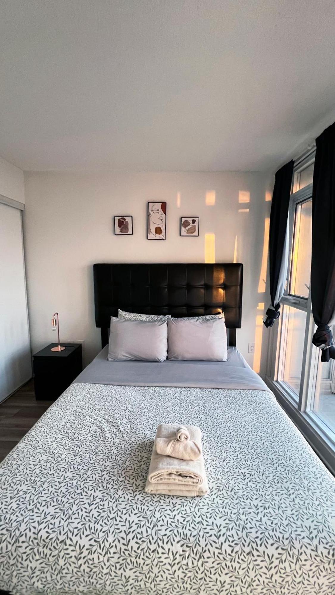 Stunning Luxurious Lakeview Condo By Cn Tower Toronto Zewnętrze zdjęcie