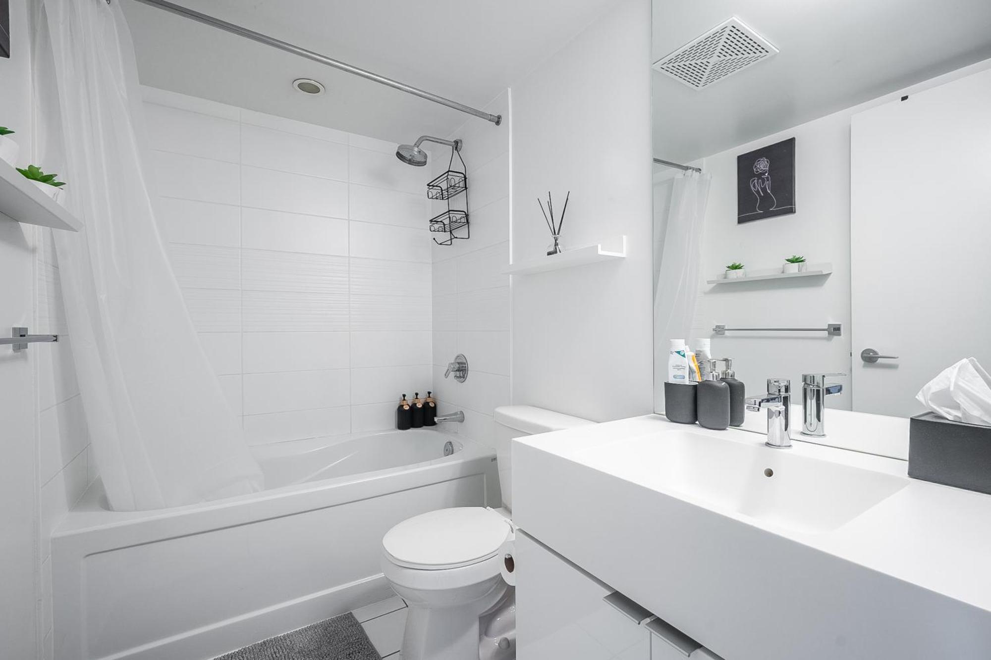 Stunning Luxurious Lakeview Condo By Cn Tower Toronto Zewnętrze zdjęcie